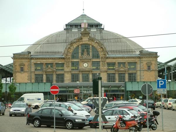 Der altehrw�rdige Bahnhof von Halle